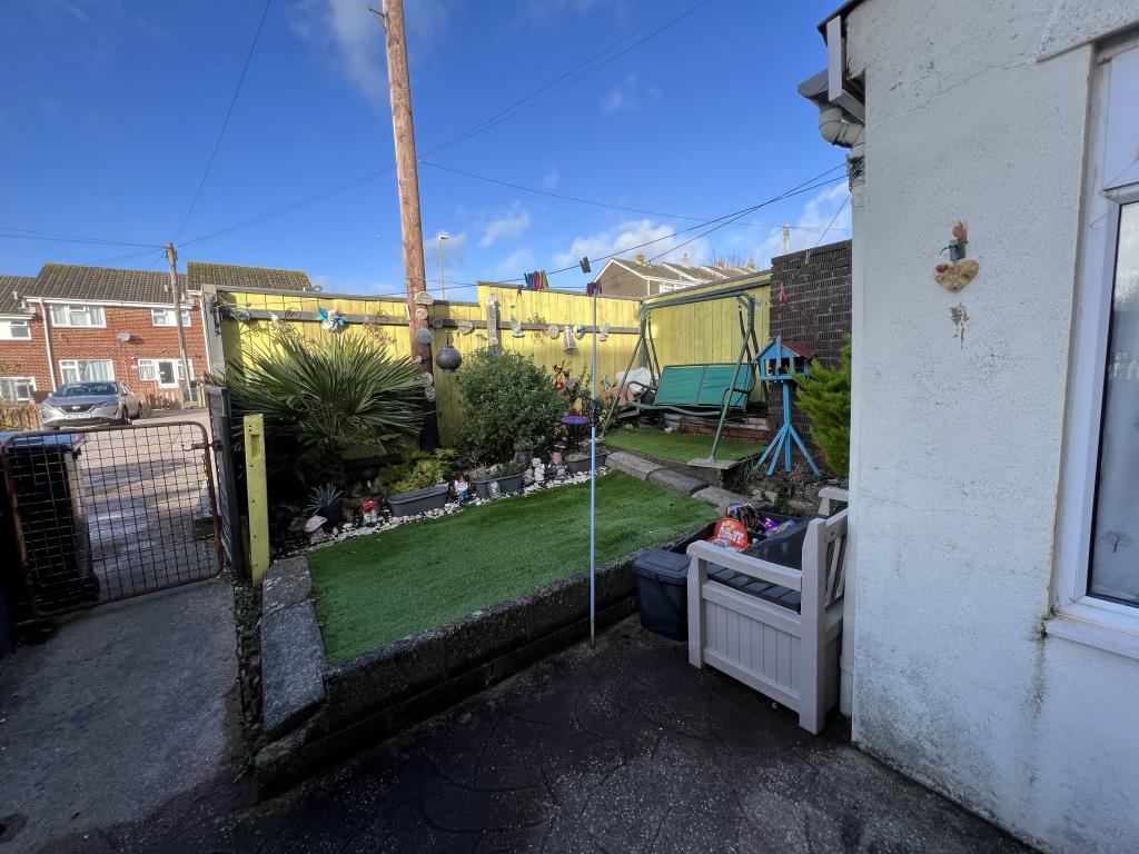 Lot: 144 - FREEHOLD RESIDENTIAL INVESTMENT - General view of rear of property